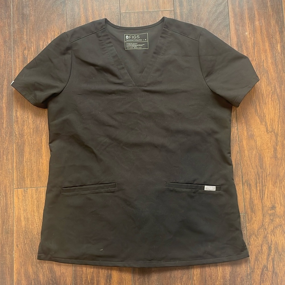 Figs Women’s Casma Three pocket Scrub top, Black, Size M